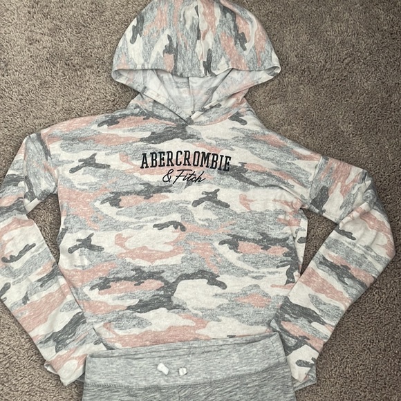 Abercrombie kids hoodie and pants. Extra comfy. EUC size 13-14 - Picture 2 of 3